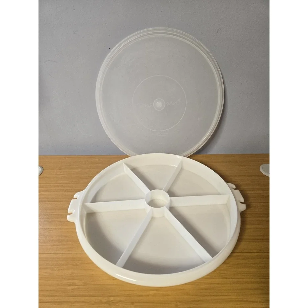 Vintage Pair Of Tupperware. Divided Veggie Tray And Snack-Stor Square. Lot Of 2!